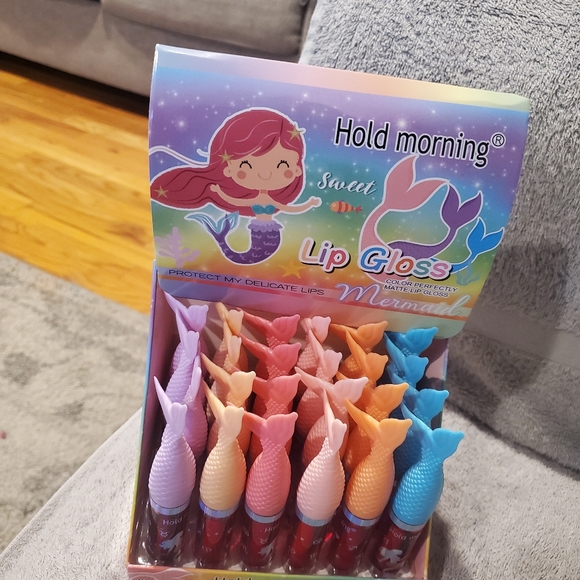 Cosmetics - Picture 10 of 16